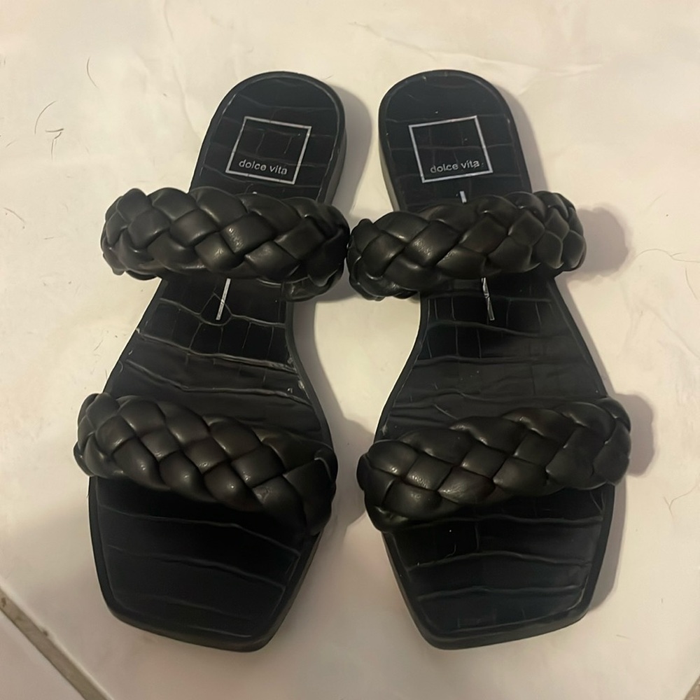 Size 8 dolce vita flat sandals
